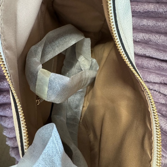 Coach Cream and Tan Leather Shoulder Bag with Gold Accents - Picture 5 of 6